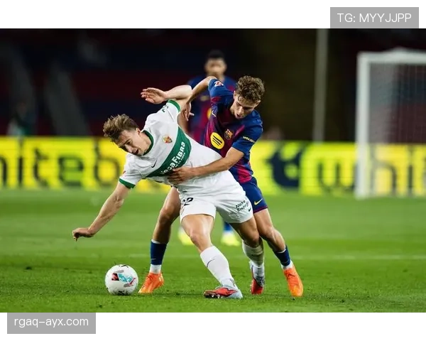 埃尔切球迷狂热助威，西甲赛场尽显无限热情