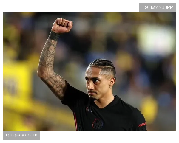 拉菲尼亚远射进球集锦：本赛季多次关键破门展现状态回暖