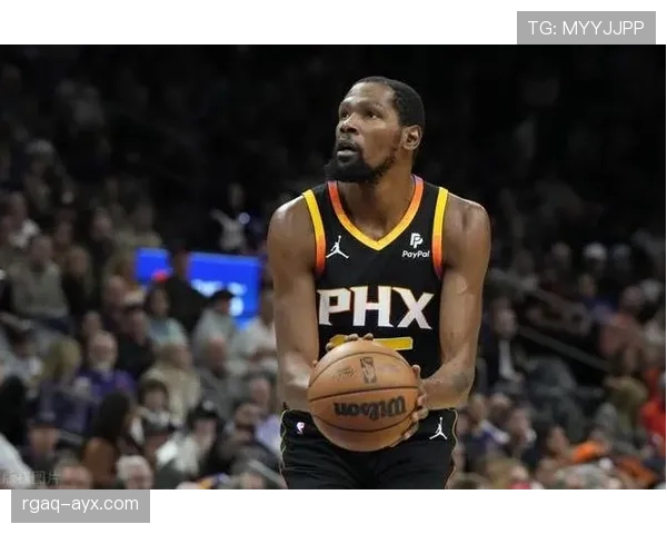 凯文·杜兰特机场阵仗大到让我怀疑自己坐错了时代